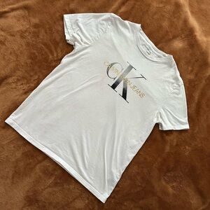 CALVIN KLEIN White Tee with Gold Logo